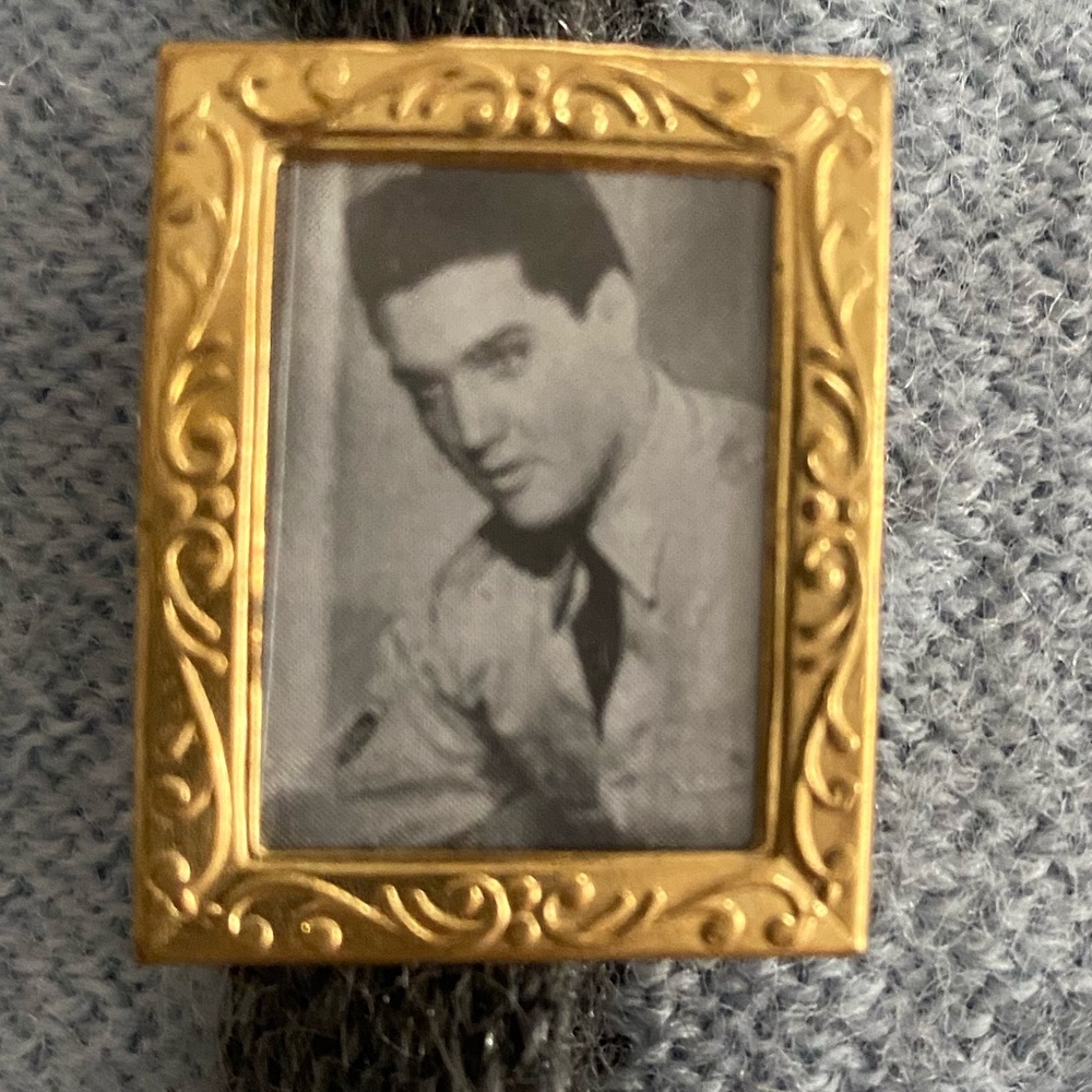 Elvis Button Covers - Mini Ornate Gold Picture Frame Button Covers - Set of 3 - Picture 4 of 6